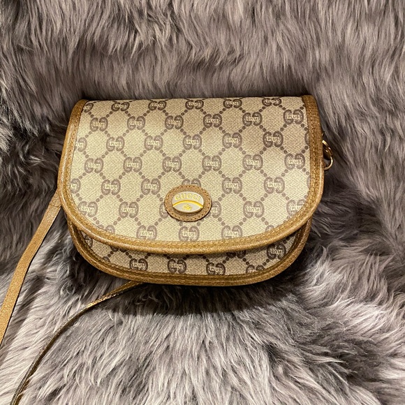 Gucci Sling Bag!